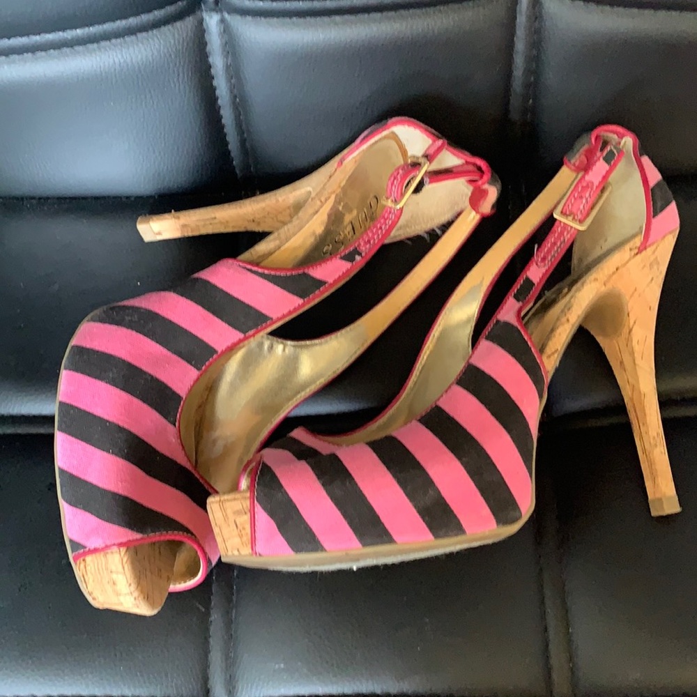 Guess Navy/Pink striped Open toe pump Size 8